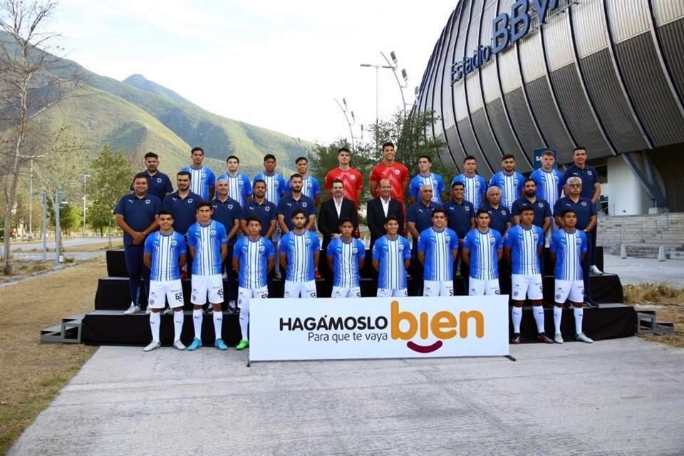 Rayadas, Rayados y Raya2 posaron este martes para sus respectivas fotos oficiales del Apertura 2022, en una sesión en la explanada del Estadio BBVA.