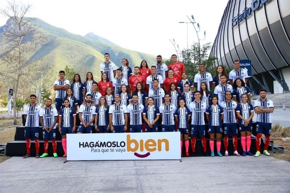 Rayadas, Rayados y Raya2 posaron este martes para sus respectivas fotos oficiales del Apertura 2022, en una sesión en la explanada del Estadio BBVA.