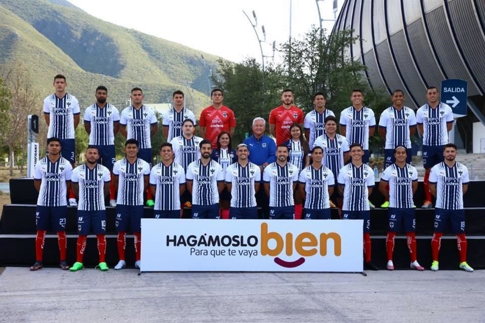 Rayadas, Rayados y Raya2 posaron este martes para sus respectivas fotos oficiales del Apertura 2022, en una sesión en la explanada del Estadio BBVA.