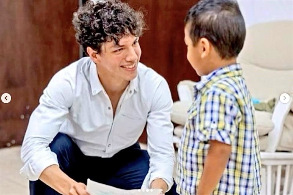 En su último día en la Ciudad, Isaac Hernández convivió con pequeños a cargo del Gobierno estatal.