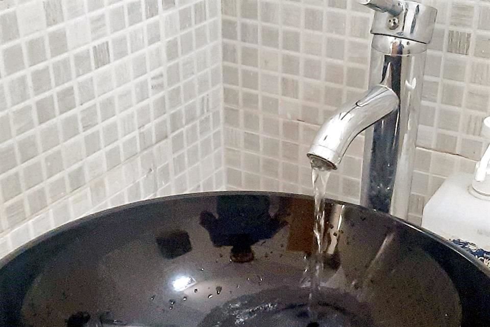 Los edificios no cuentan con el dictamen de factibilidad de AyD, por lo que no se pueden conectar a la red de agua.