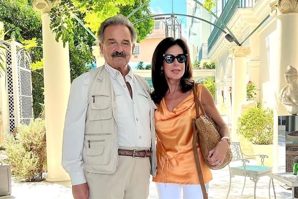 Los que siguen disfrutando de sus vacaciones por Europa son Rogelio Elizondo y Diana Siller.