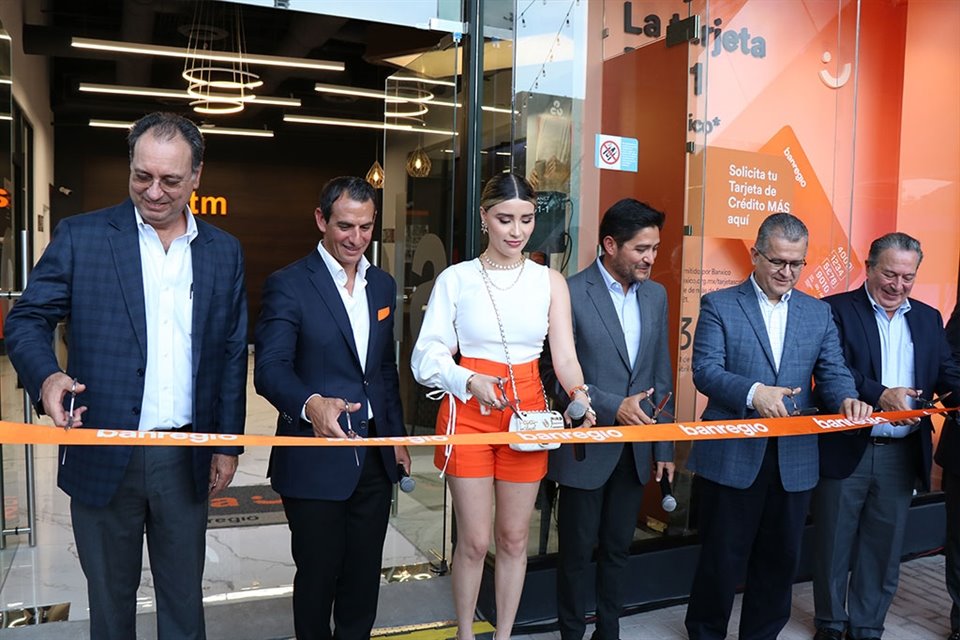 Apertura de la sucursal Punto Banregio en Arboleda, ubicada en Av. Roble 660, Col. Valle del Campestre, San Pedro Garza García.