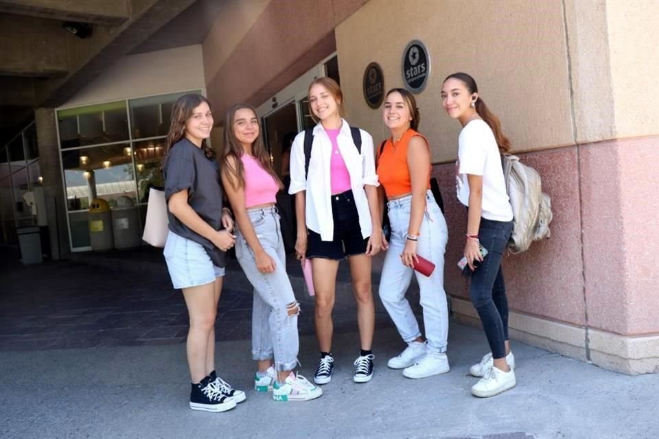 Maria Fernanda García, Michelle Serna, Fernanda Sainz, Maria Fernanda Guajardo y Elisa Cardona