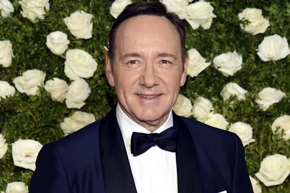 Kevin Spacey deberá indemnizar a productora de 'House of Cards' por incumplimiento en su política de acoso.