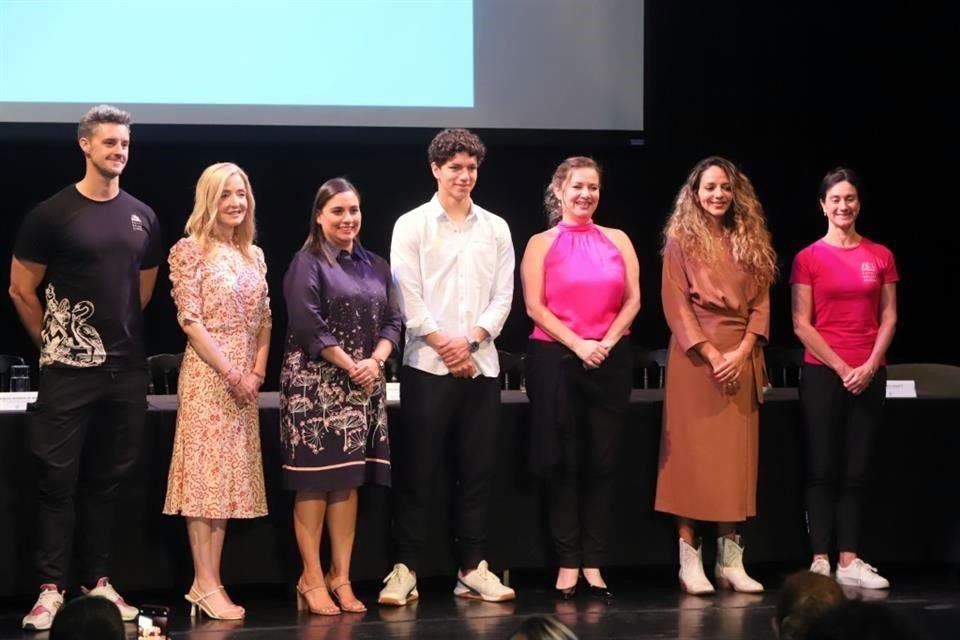 Iain Mackay, Bárbara Herrera de Garza, Melissa Segura, Isaac Hernández, Diana Farías, Emilia Hernández y Jessica Barnett