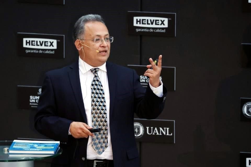 'En las condiciones en las que está el área metropolitana de Monterrey tenemos que trabajar en las dos vertientes, privilegiando la reducción de la demanda'. 