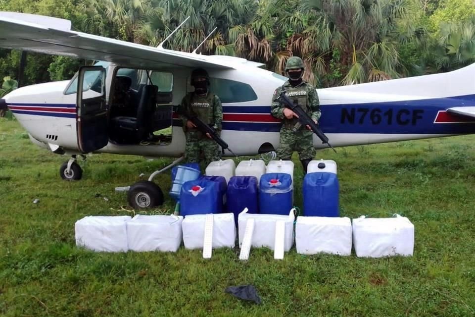 Cuando los narcotraficantes avistaron la llegada del Ejército, abandonaron la aeronave cargada con cocaína proveniente de Sudamérica