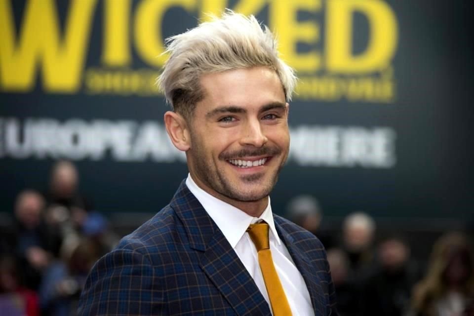 PETA instó a Zac Efron a que la compañía Kodiak Cakes, de la que es director de marca, no use animales en cautiverio para comerciales.