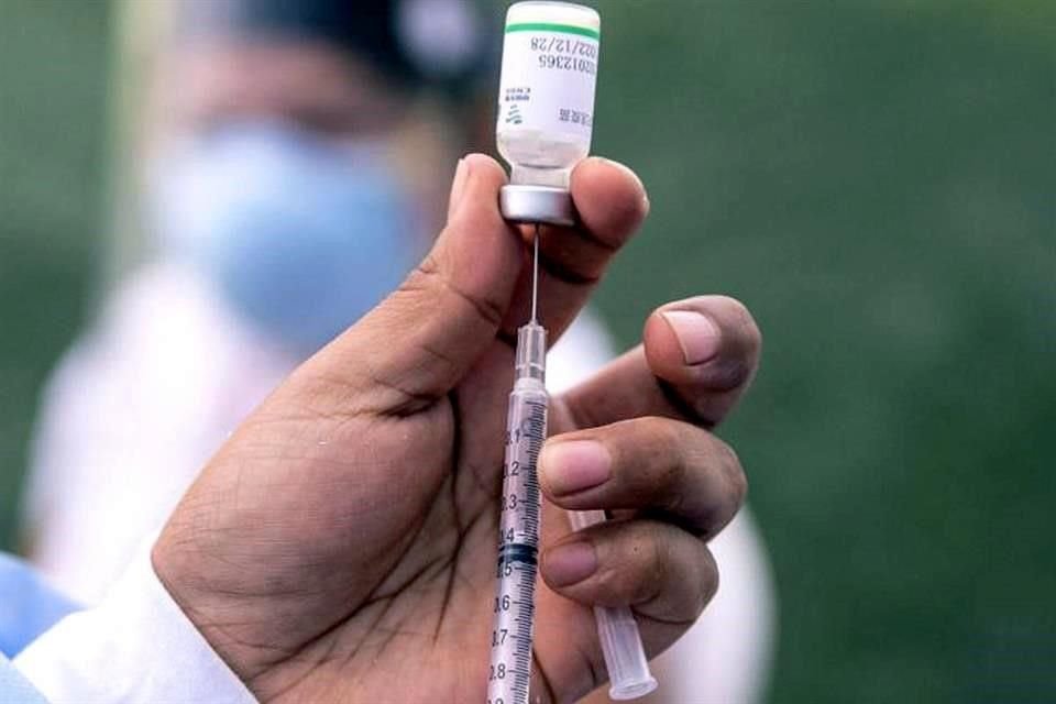 Especialistas indicaron que, aunque la mortalidad por Covid-19 ha disminuido, continúa siendo un problema de salud pública y es necesario avanzar en la cuarta dosis.