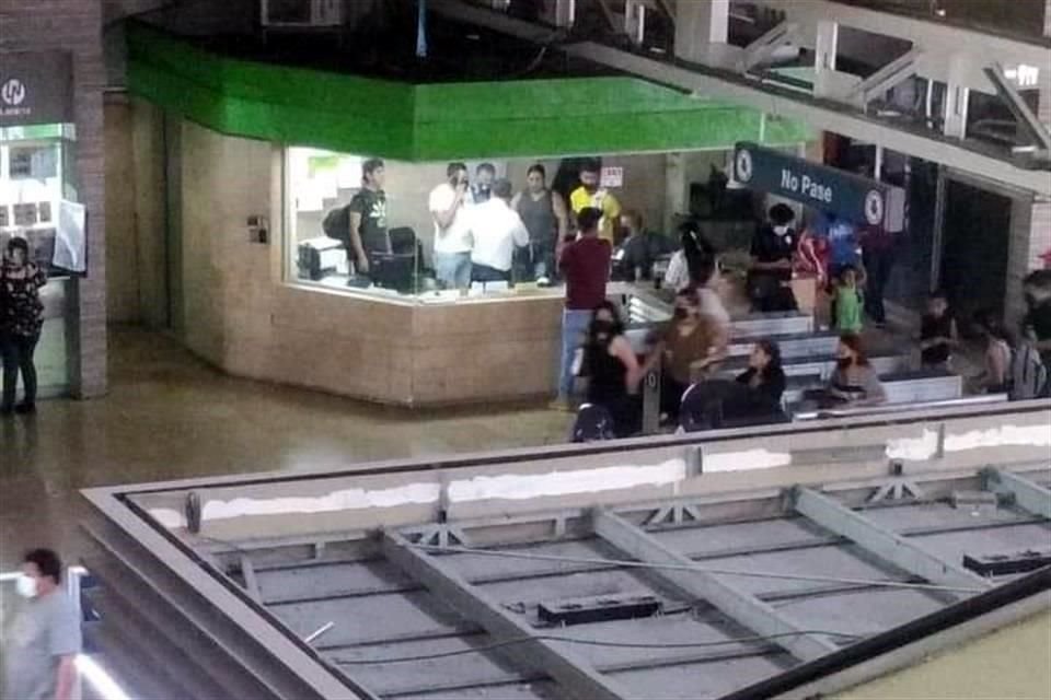 La pareja fue detenida en la Estación Cuauhtémoc.