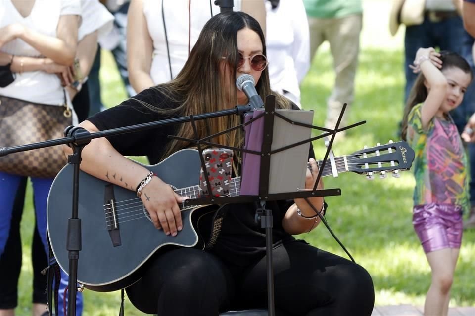 Olaiya López interpretó música en el homenaje a Paty Guajardo