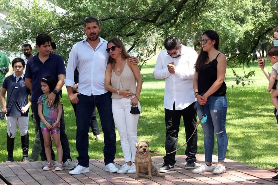 Eugenio Garza, Mafer Pacheco González, Benito Flores, Mario Pacheco González y Valeria Murga de Pacheco