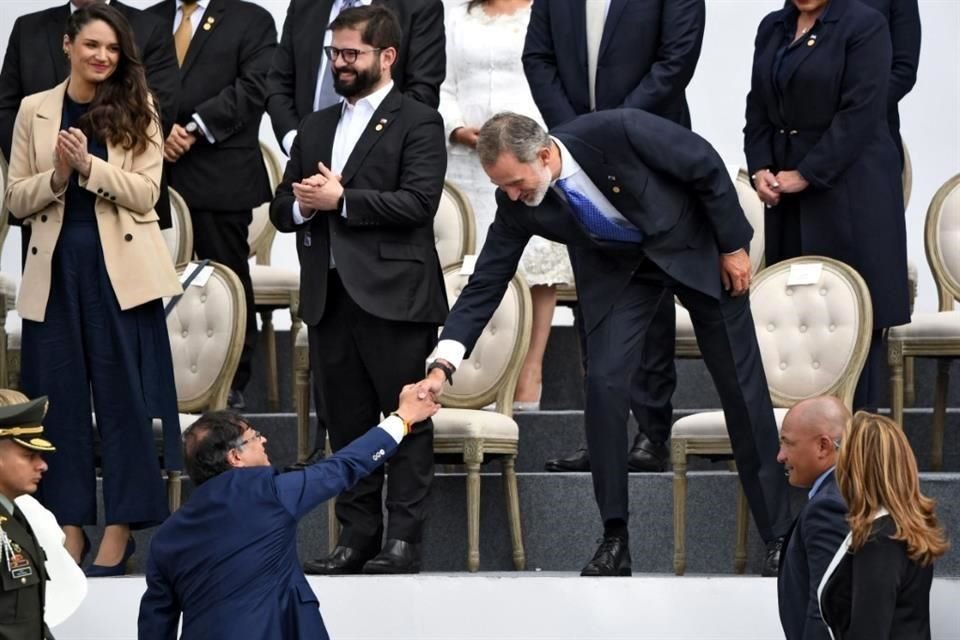 Durante la ceremonia de investidura de Gustavo Petro, el rey Felipe VI no se levantó a la llegada de la espada de Bolívar, símbolo de la liberación de España, lo que causó polémica.