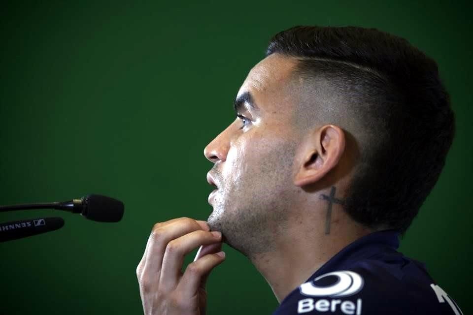 Sebastián Vegas, defensa de Rayados, dice que respetó la decisión de estar en la banca, pero que ya no quiere soltar la titularidad.