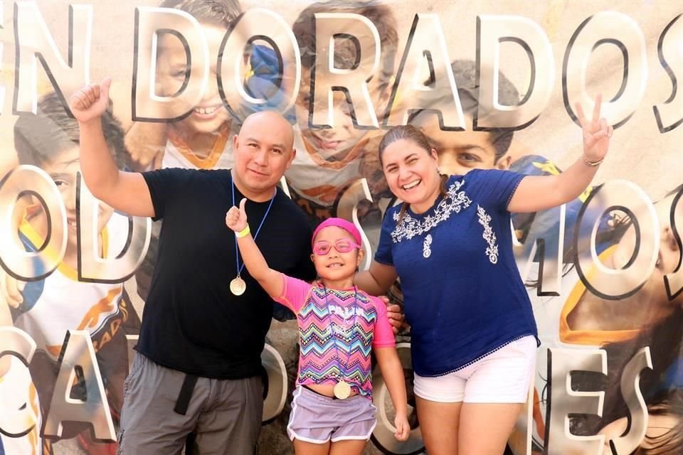 Juan Carlos Meléndez, Carla Meléndez y Claudia Huerta