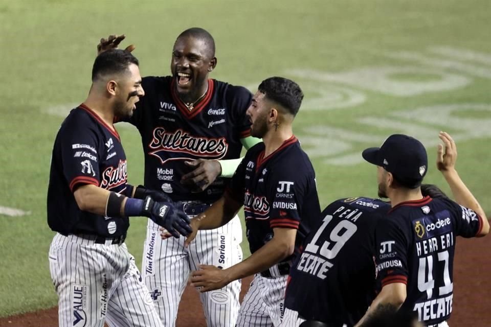 La novena regia supo aguantar el retraso del partido para ganar.