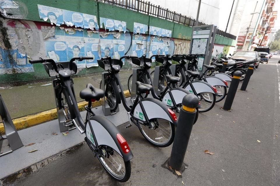 Las nuevas Ecobicis cuentan con un diseño de llanta más grande que permite dar mayor seguridad, de acuerdo con la Semovi.