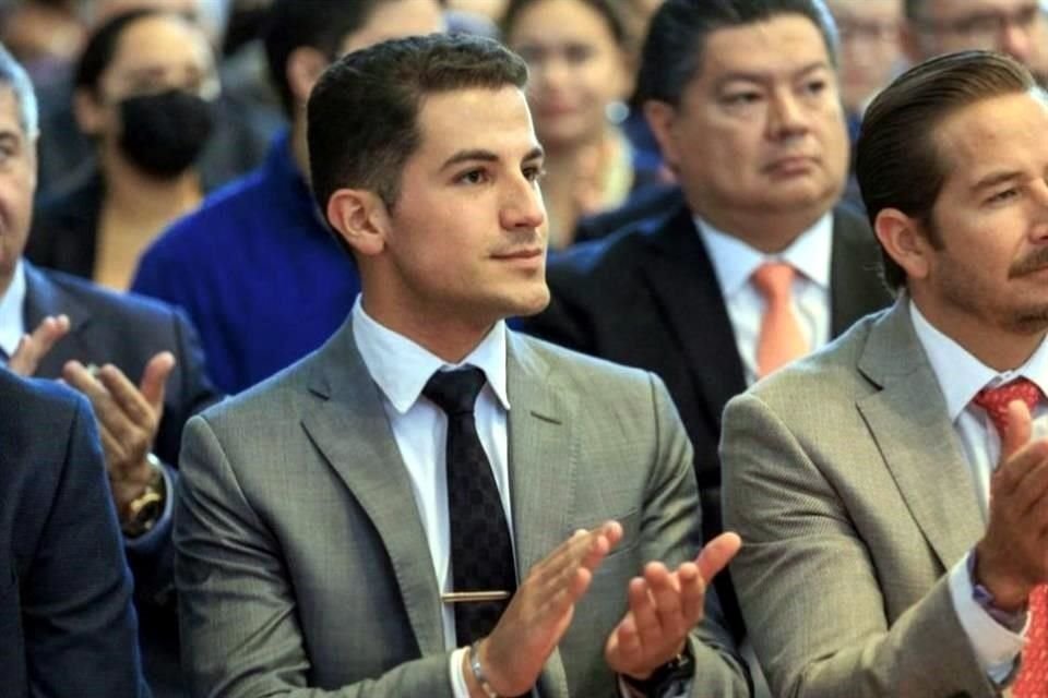 Aplaude en el evento Transparencia en tus manos realizado en el atrio del LabNL (miércoles 10 de agosto)