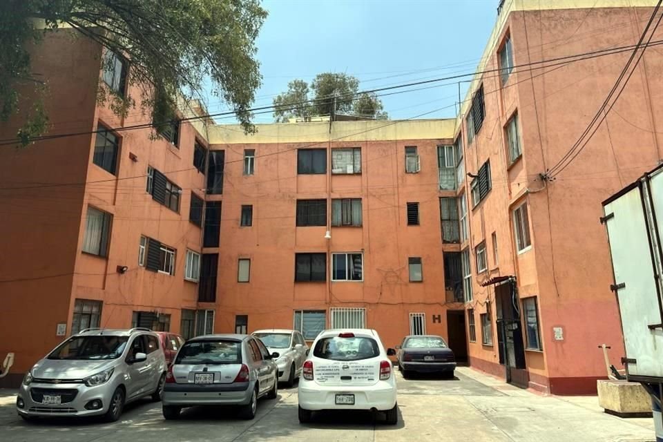 La unidad habitacional Jardines de Ceylán está construida junto a una cementera en la zona industrial de Azcapotzalco.