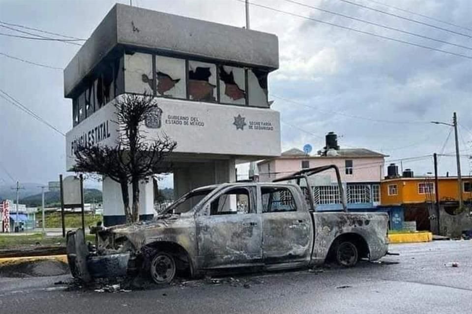 Los manifestantes apedrearon un módulo de la policía estatal e incendiaron una patrulla