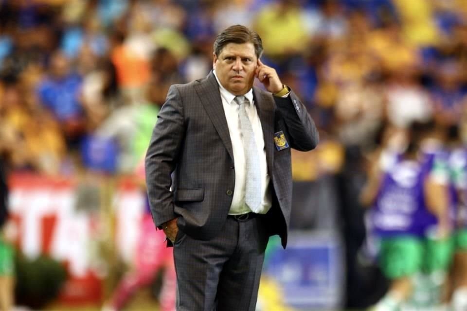 El técnico auriazul no da credibilidad a las amonestaciones que han recibido sus pupilos en el torneo.