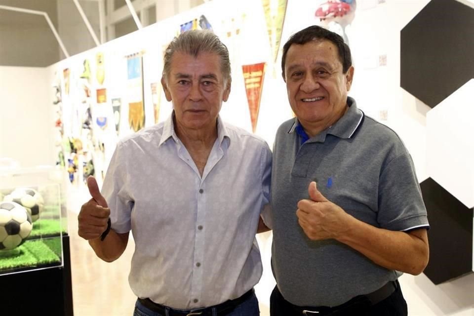 Magdaleno Cano (izq.), histórico de Rayados, estuvo presente la semana pasada en un encuentro de ex jugadores del futbol regio.