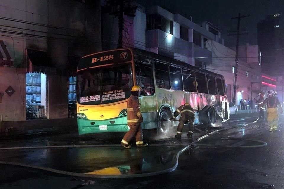 Los hechos se registraron alrededor de las 6:15 horas en el cruce la Avenida Hidalgo y la calle 20 de Noviembre por donde circulaba el camión en su recorrido normal.