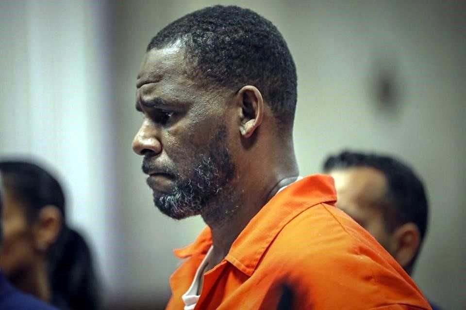 Este lunes inició la selección del jurado para el juicio por pornografía infantil que enfrenta el rapero R. Kelly en la ciudad de Chicago.