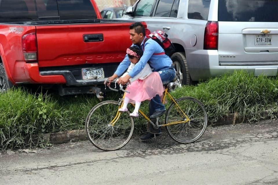 Funcionarios y asociaciones ciclistas buscan reactivar el proyecto de una ciclovía de Naucalpan a Azcapotzalco, algunos vecinos se oponen.