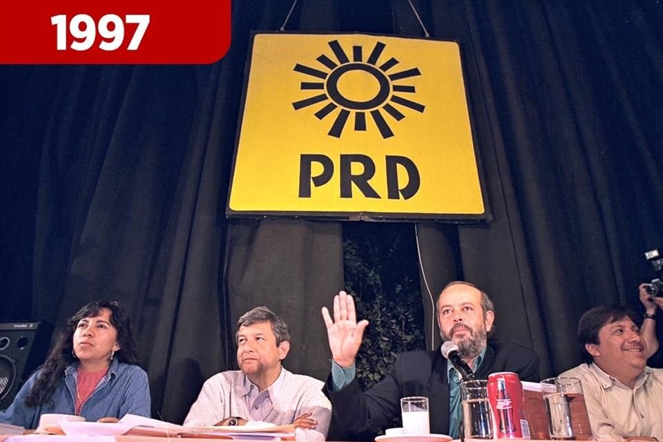 Leticia Ramírez (izq.) acompañaba a AMLO desde su militancia en el PRD.