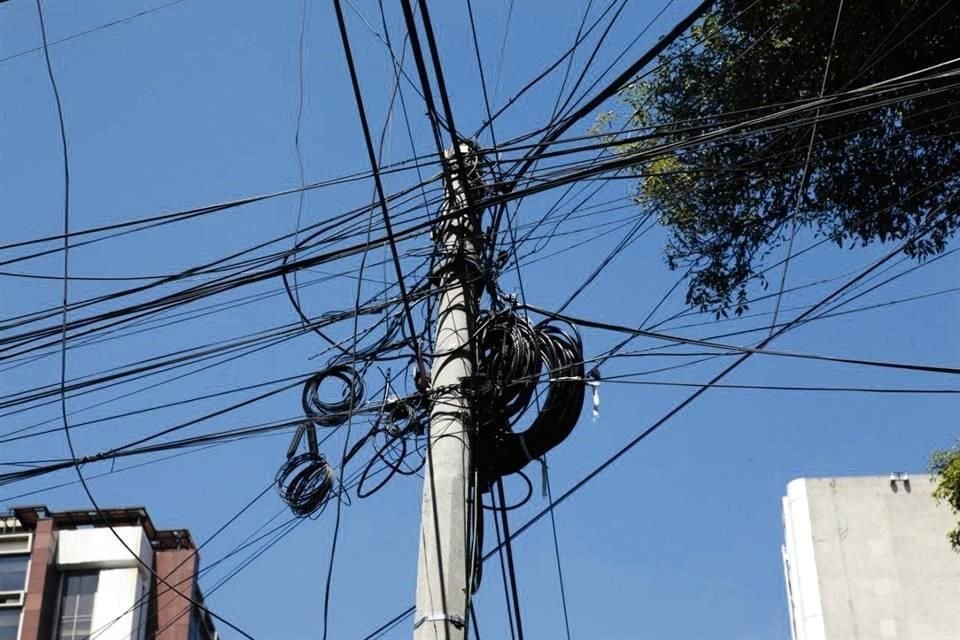 El Alcalde de Miguel Hidalgo, Mauricio Tabe, hizo un llamado para comenzar un proceso de soterrado del cableado en la demarcación.