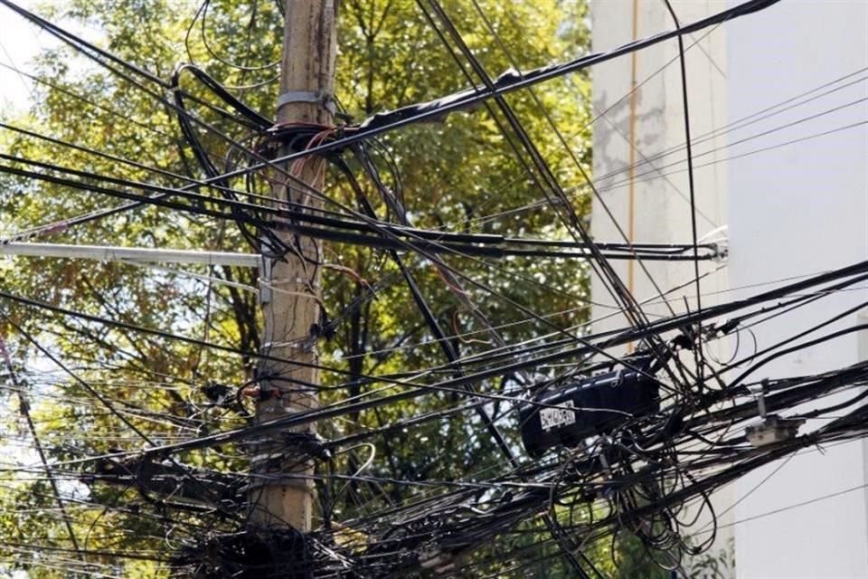 El Alcalde de Miguel Hidalgo, Mauricio Tabe, hizo un llamado para comenzar un proceso de soterrado del cableado en la demarcación.
