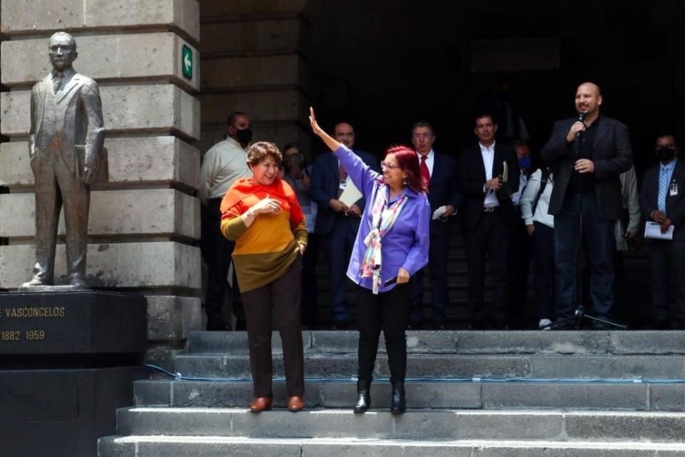 Leticia Ramírez fue presentada en la sede central de la dependencia ante el que será su equipo de trabajo.