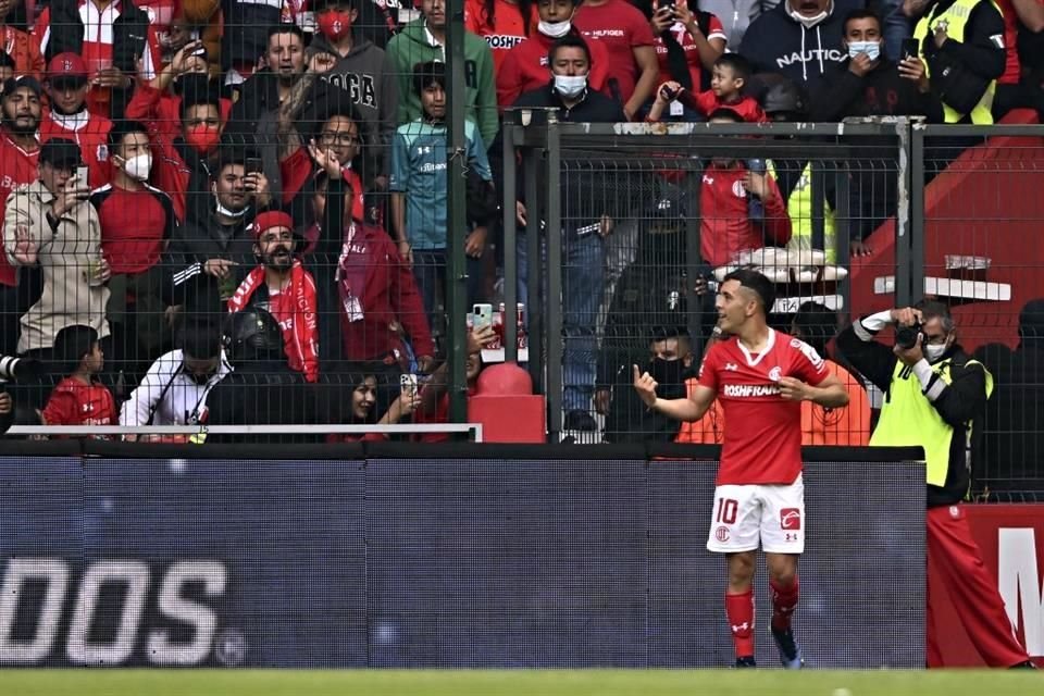 Leo festejó junto a su afición.