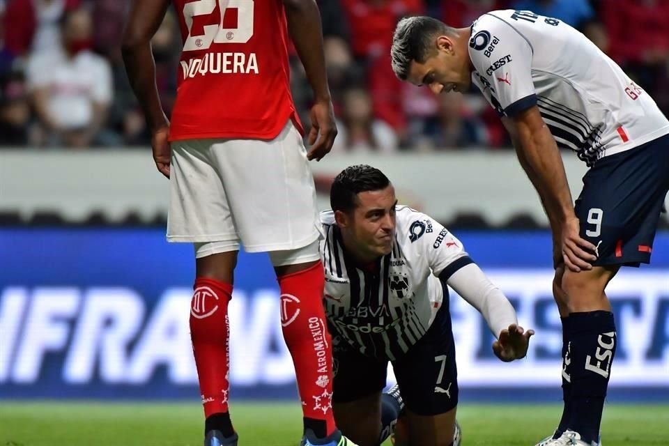 Funes Mori pidió el cambio tras tirarse al piso luego de una jugada de gol.