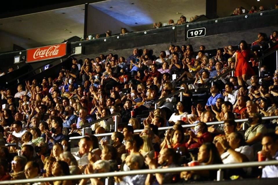 Los fans del español hicieron una gran entrada en la Arena Monterrey.