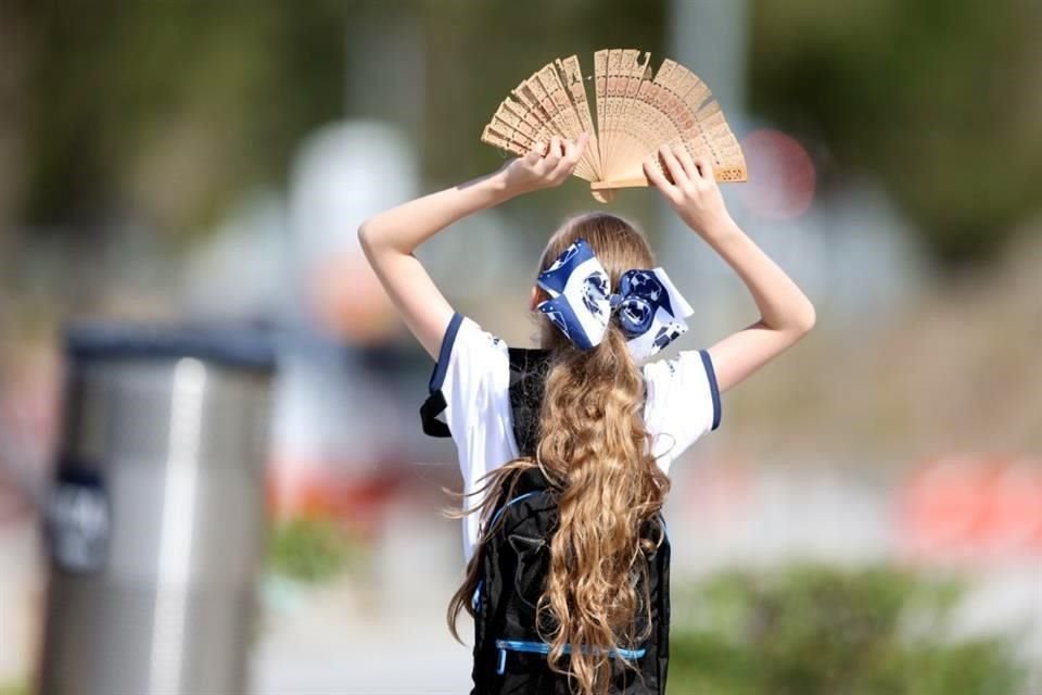 Así se vive el ambiente del Clásico Regio.