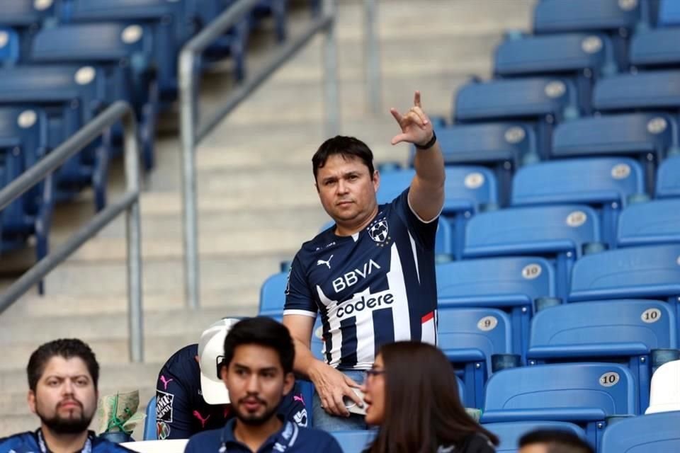 Más del ambiente en el BBVA  en el Clásico Regio.