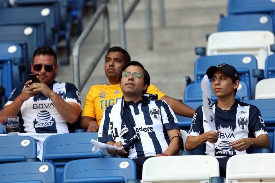 Más del ambiente en el BBVA  en el Clásico Regio.