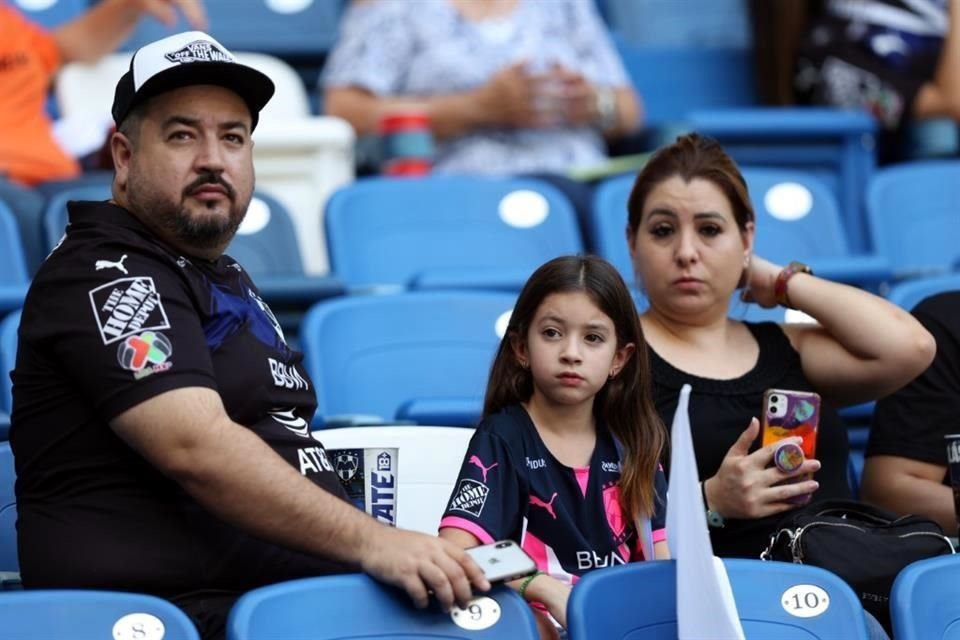 Más del ambiente en el BBVA  en el Clásico Regio.