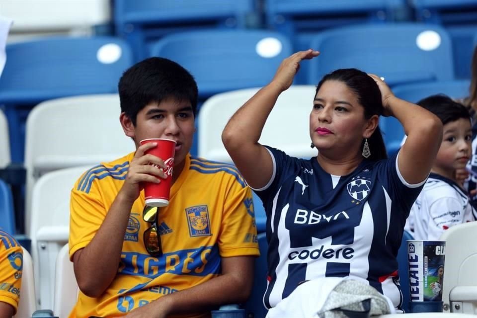 Más del ambiente en el BBVA  en el Clásico Regio.