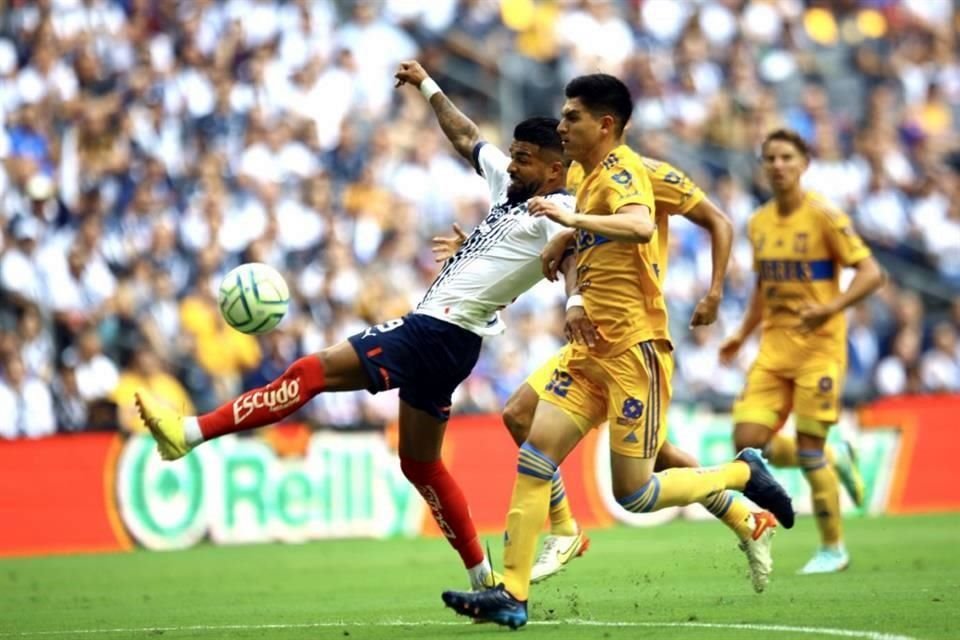 Imágenes del primer tiempo en el Clásico Regio.