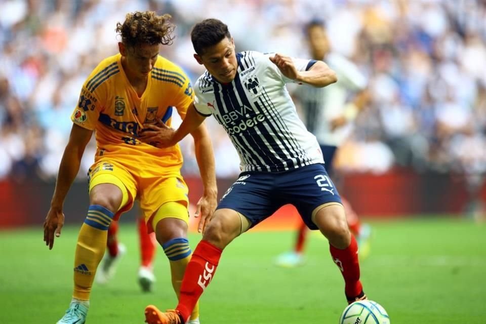 Imágenes del primer tiempo en el Clásico Regio.