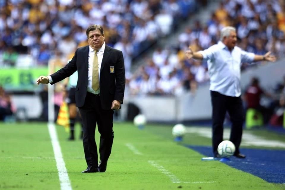 Imágenes del primer tiempo en el Clásico Regio.