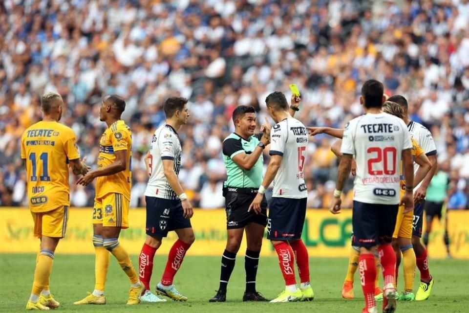 Imágenes del primer tiempo en el Clásico Regio.