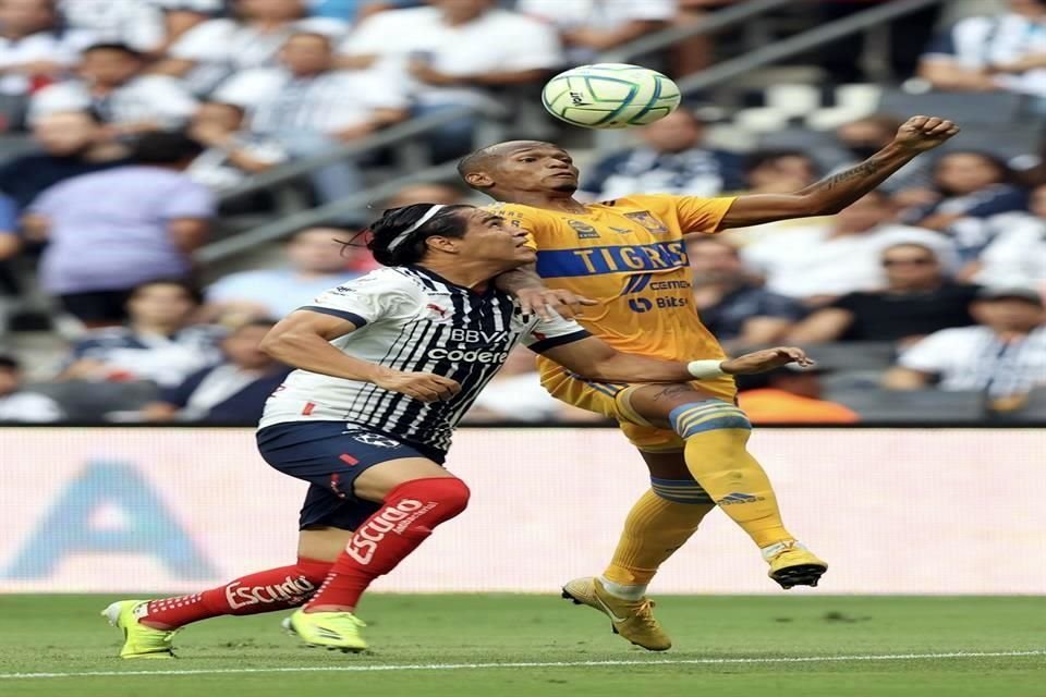 Imágenes del primer tiempo en el Clásico Regio.