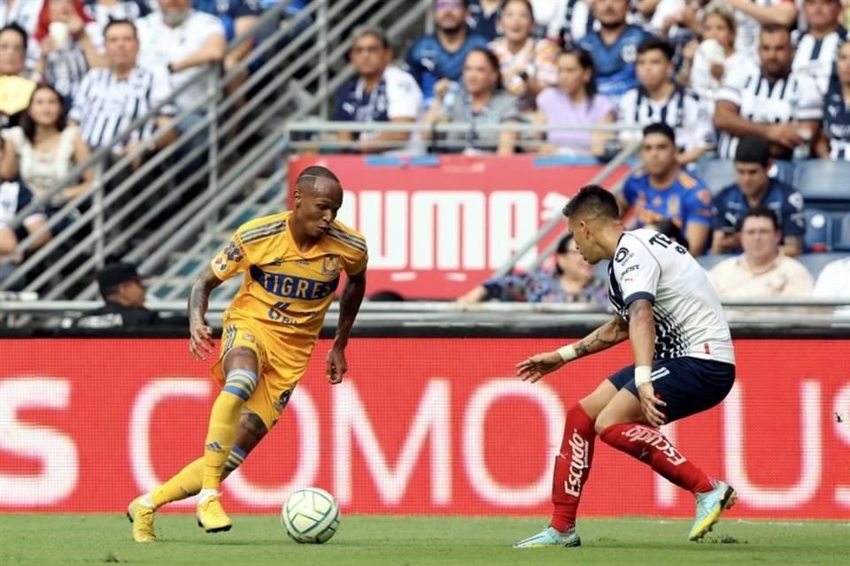 Imágenes del primer tiempo en el Clásico Regio.