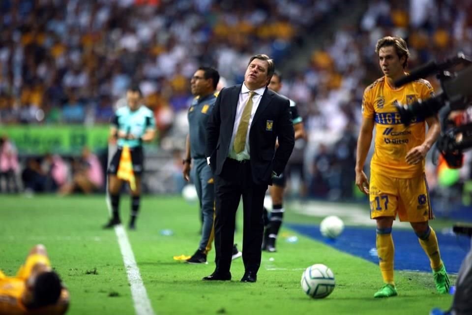 Miguel Herrera asegura que su equipo buscó llevarse la victoria esta noche ante Rayados.
