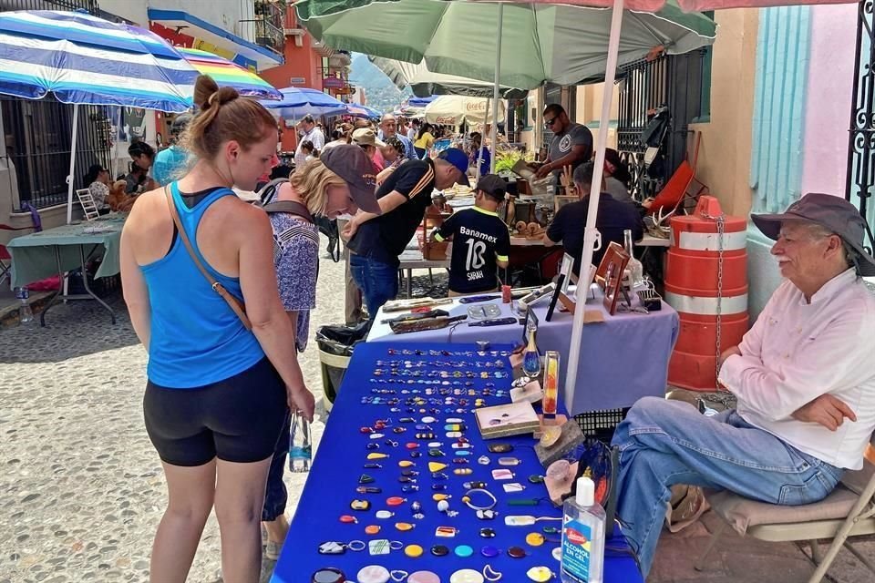 Los turistas extranjeros son algo característico a lo largo del Callejón Cultural en la calle Mina del Barrio Antiguo.
